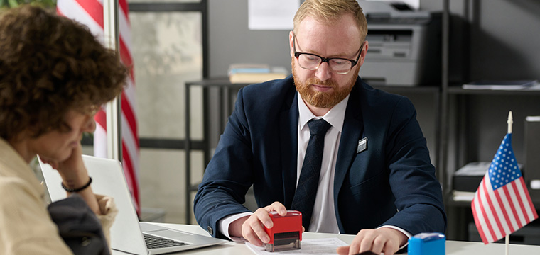 Can PRO services help with visa processing for expatriates in Qatar?